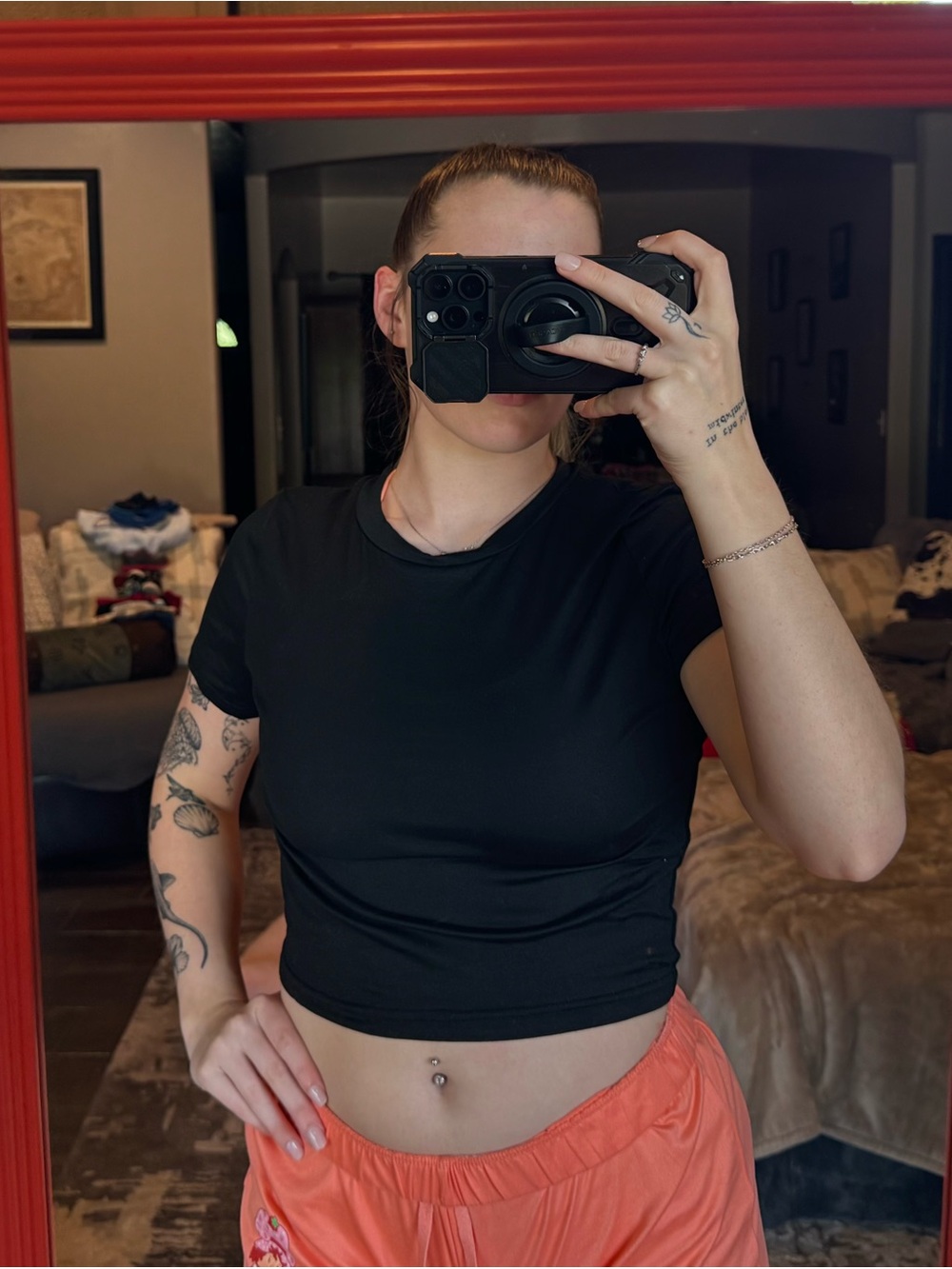 Classic Black Short-Sleeve Crop Top - Women's